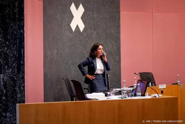 amsterdamse driehoek verbiedt demonstratie rave