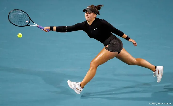 andreescu geeft op met schouderblessure