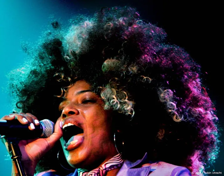 anita baker hall oates en macy gray op nsj