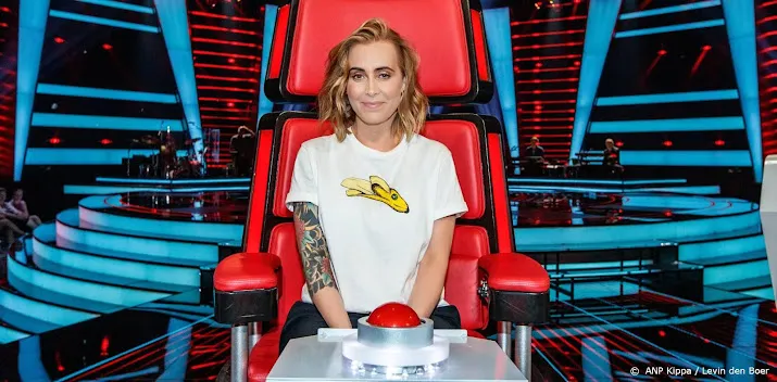 anouk weg bij the voice of holland na berichten ongewenst gedrag