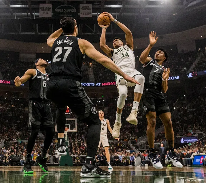 antetokounmpo op schot voor milwaukee bucks