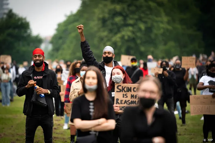 antiracismeprotest in almere trekt zon 2600 betogers