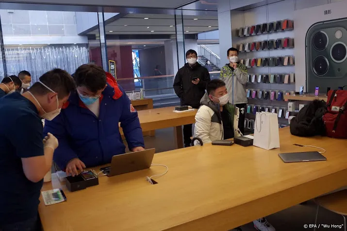 apple heropent deel van zijn winkels in china