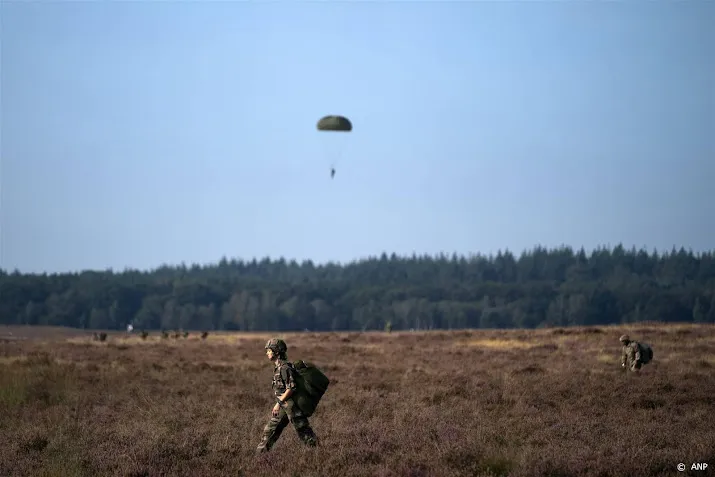 arnhem staat stil bij slag om arnhem en operatie market garden