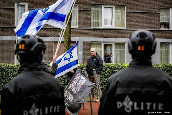 arrestaties bij demonstratie tegen pegida voorman in rotterdam