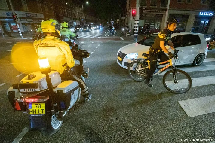 arrestaties na overtreden noodbevel in haagse schilderswijk