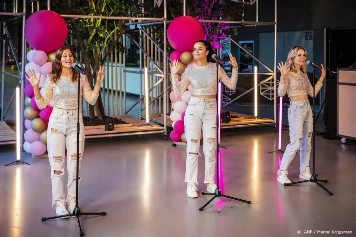 artiesten vieren heropening cultuursector ondanks slechte weer