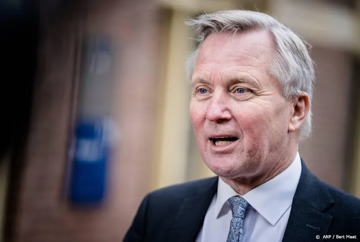 asielzoekers stromen iets beter door druk op ter apel neemt af