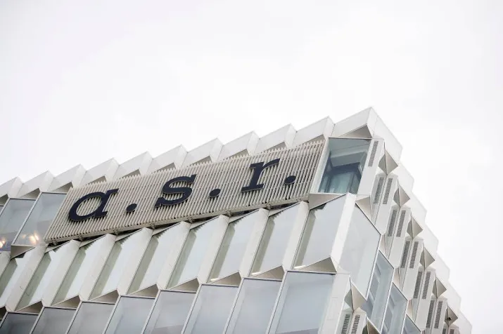asr koopt verzekeraar loyalis