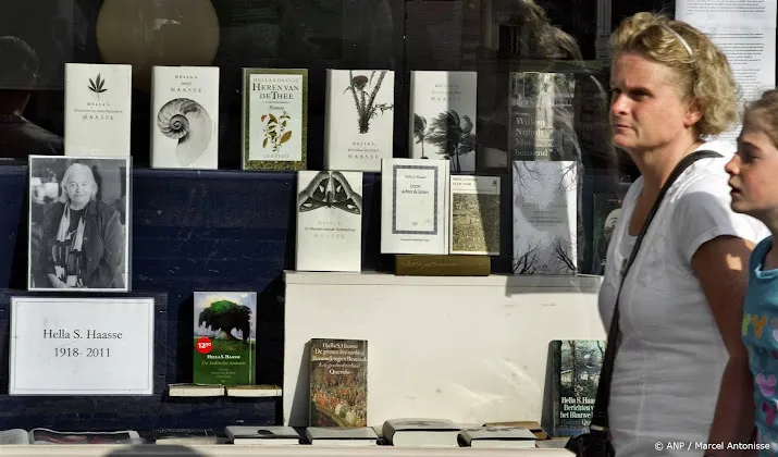 athenaeum boekhandel neemt amsterdamse boekhandel scheltema over