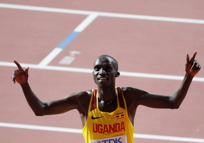 atleet cheptegei naar wereldrecord 5 km in valencia