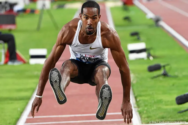 atleet taylor naar vs voor een sprong