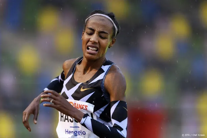 atlete hassan opent baanseizoen met zege op 5000 in los angeles