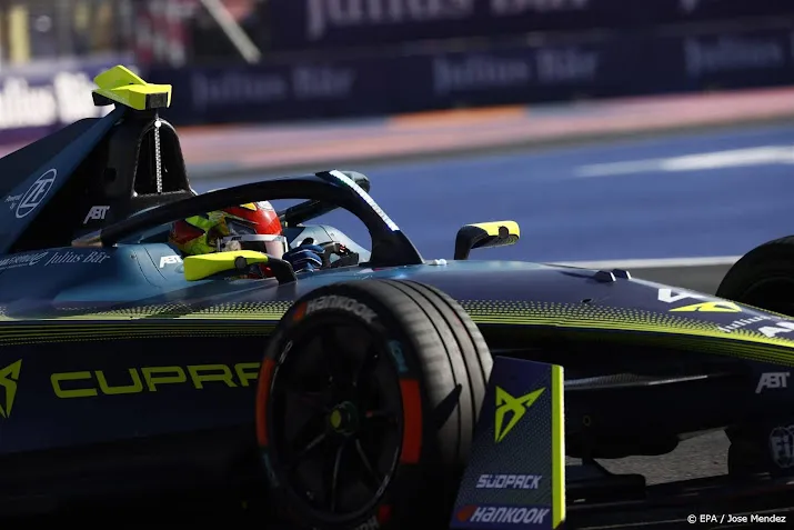 autocoureur frijns breekt pols in openingsrace formule e