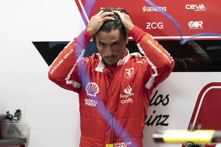 autocoureur sainz kan straf na losliggend putdeksel niet geloven