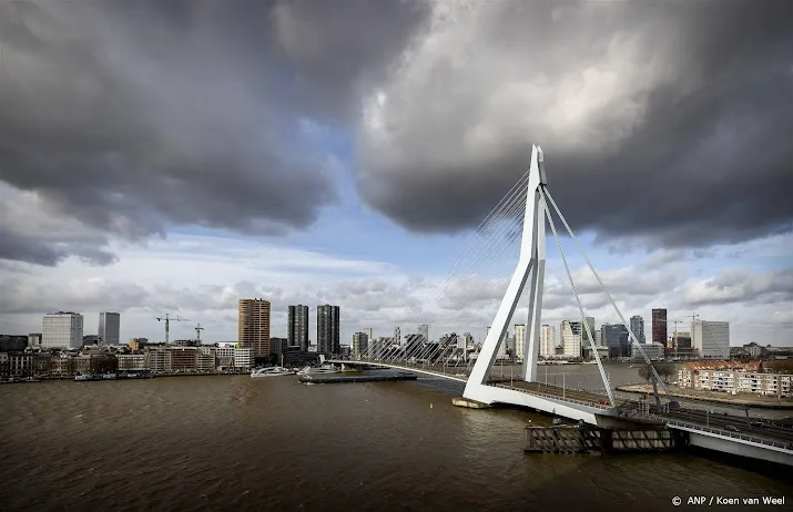 automobilisten staan in rotterdam het langst in file