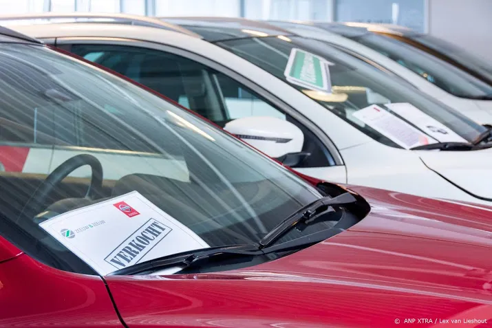 autoverkoop eu licht gedaald in februari