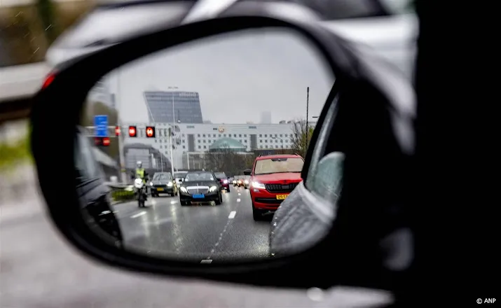 avondspits beduidend drukker door begin meivakantie