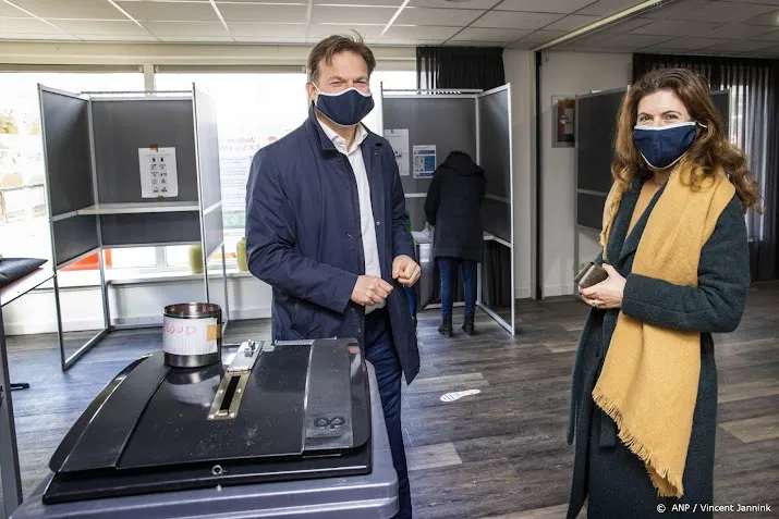 ayfer koc vrouw omtzigt overweegt landelijke politiek