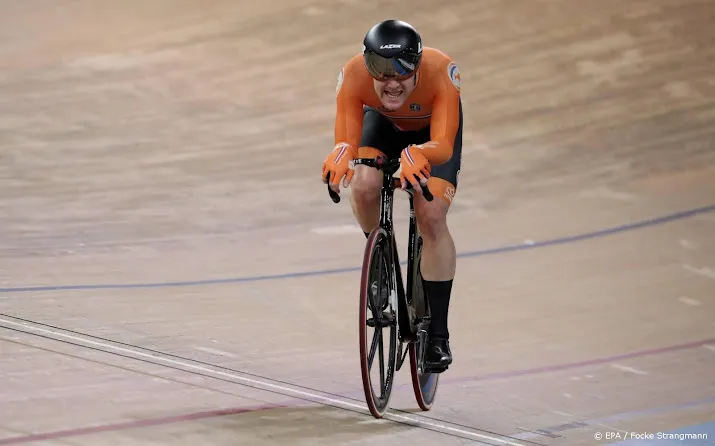 baanrenner eefting mist medaille op scratch bij wk