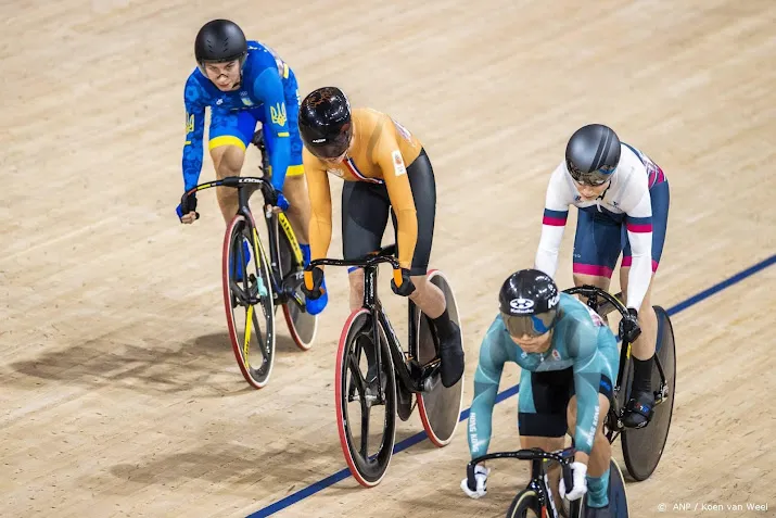 baanwielrenster van riessen vanuit japan onderweg naar huis