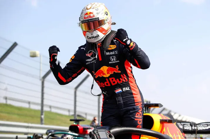 bandentovenaar verstappen naar tweede plaats in wk stand