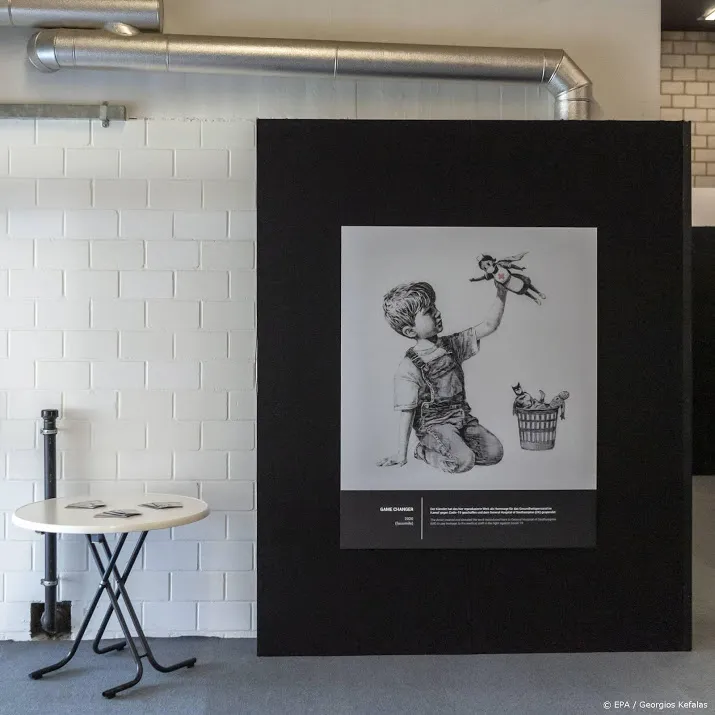 banksy wil miljoenen ophalen voor britse zorg en veilt kunstwerk