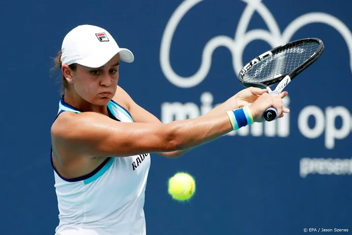 barty zet opmars voort met winst op kvitova