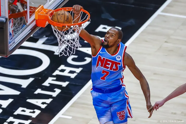 basketballer durant moet duel verlaten na coronacontact