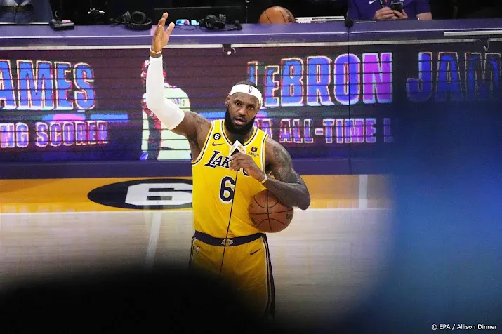 basketballer james wint met lakers na afwezigheid van een week