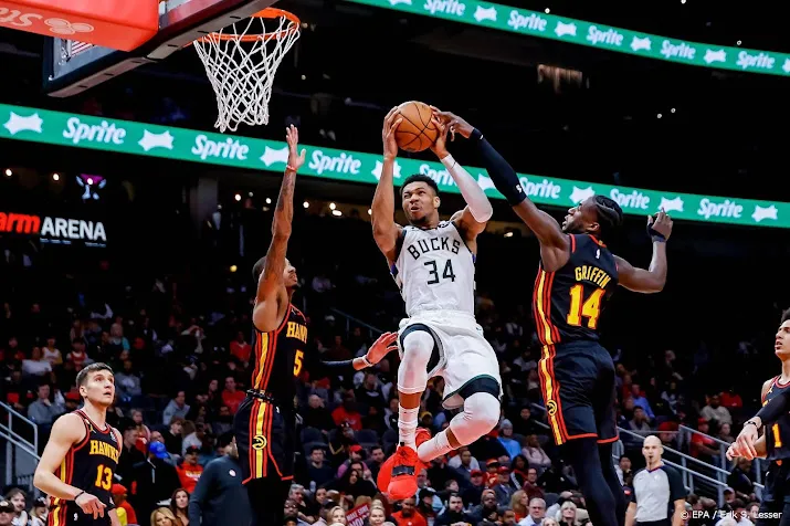basketballers bucks overwinnen inzinking in atlanta