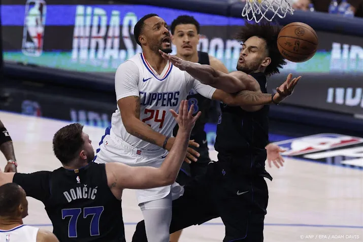 basketballers mavericks naar tweede ronde play offs nba
