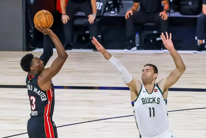basketballers miami heat verrassen bucks in play offs nba