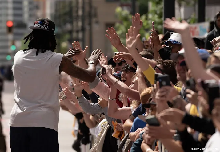 basketballers nuggets vieren nba titel met tienduizenden fans