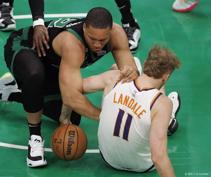 basketballers phoenix suns winnen bij koploper boston celtics