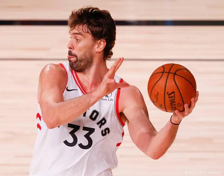 basketballers toronto raptors starten play offs nba met zege