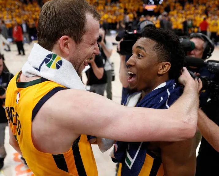 basketballers utah jazz op gelijke hoogte