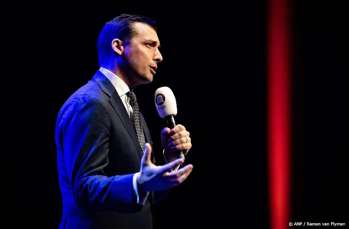 baudet zegt sorry maar ontkent bedreiging van klaver in kamer