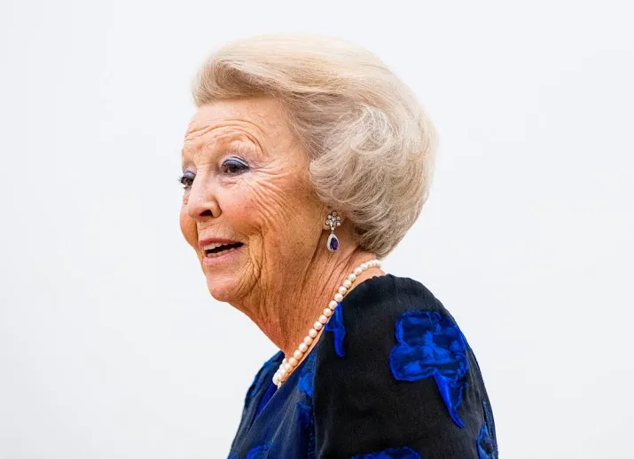 beatrix op verjaardagsvisite bij charles