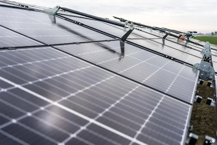 bedrijven staken meer geld in energiebesparing en schone energie