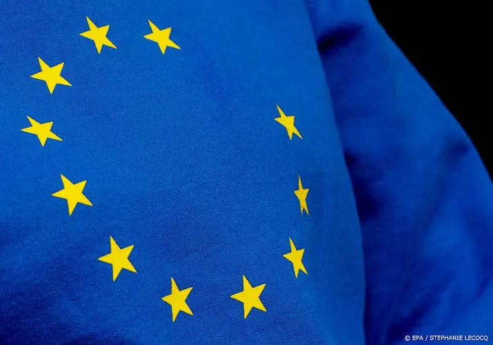 bedrijvigheid economie eurozone krimpt iets minder sterk