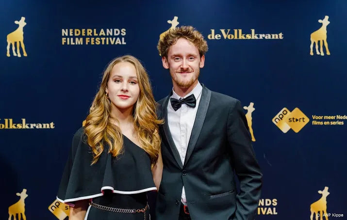 beemsterboer speelt anne in anne frank film opnames gestaakt