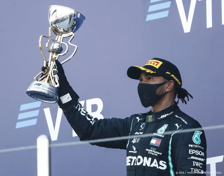 belachelijke tijdstraf kost hamilton recordzege formule 1