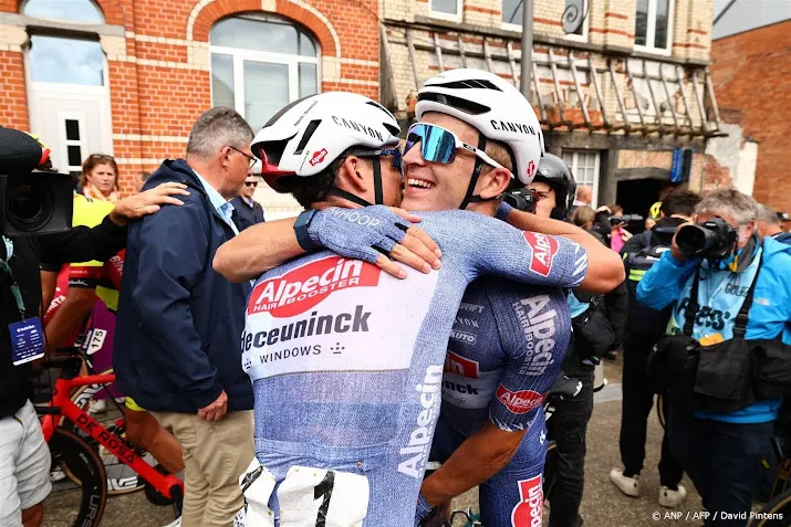 belgische sprinter philipsen troeft kooij af in ronde van belgie