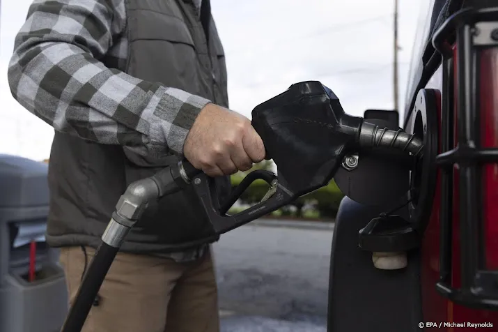 benzine zon 10 procent goedkoper dan begin dit jaar