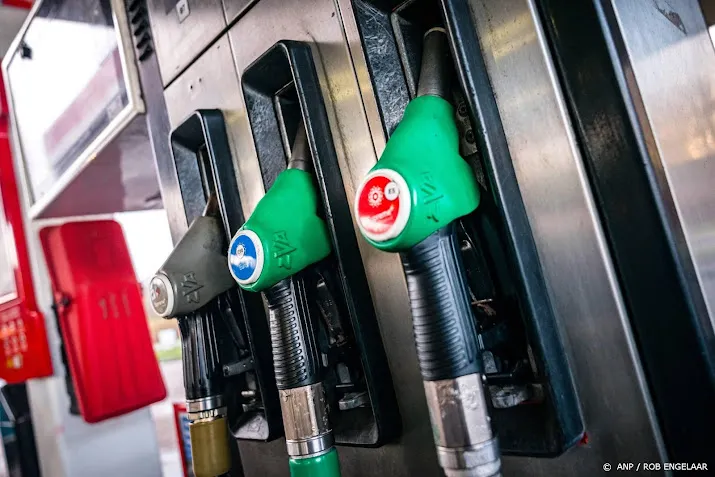 benzineprijs maakt weer grote sprong door oekraine oorlog