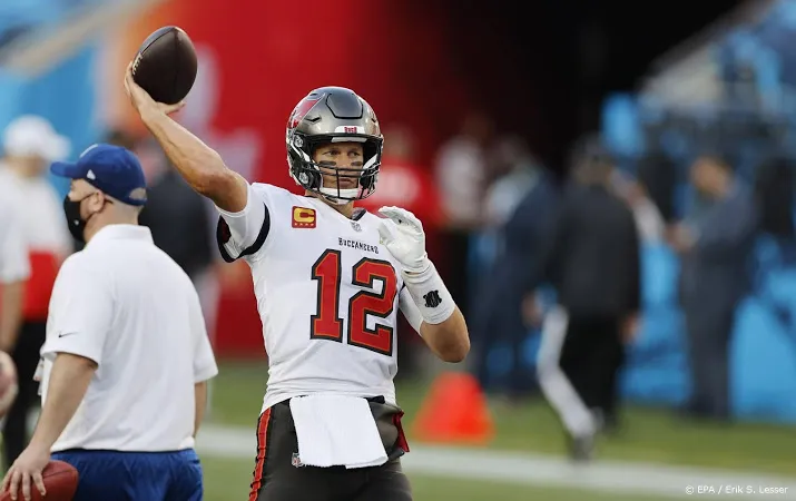 beroemde quarterback brady herstelt van knieoperatie