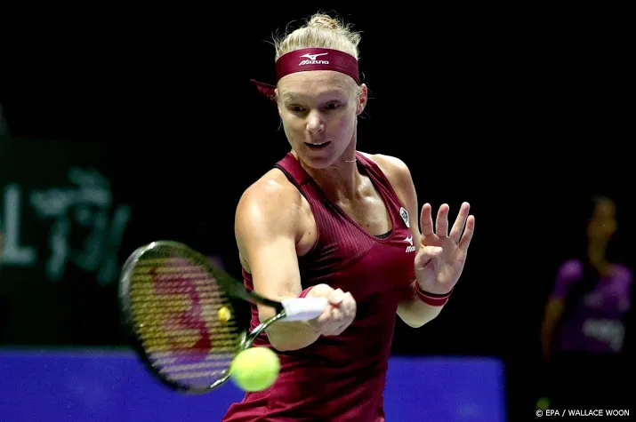 bertens begint seizoen met zege op mertens