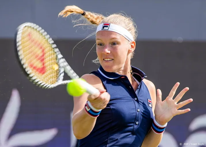bertens verslaat rus na onderbreking