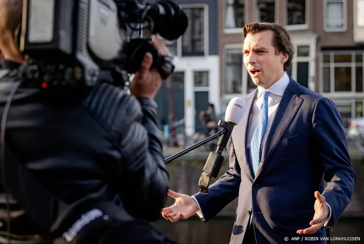 bestuur fvd overweegt baudet te royeren als lid van de partij